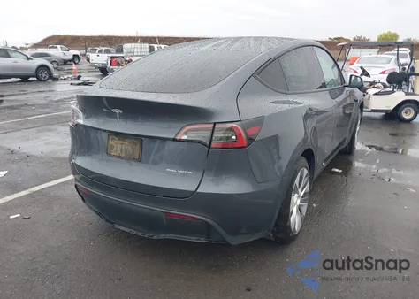 2023 Tesla Model Y Awd/Long Range Dual Motor All-Wheel Drive z USA, uszkodzony, nr VIN 7SAYGDEE8PF842237